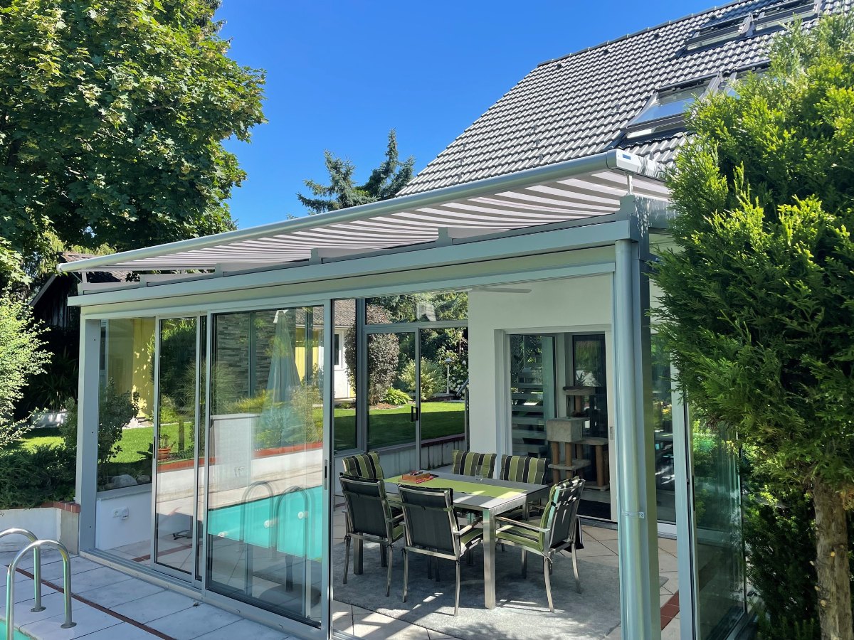 Wintergarten in Aluminium mit Glasdach in Wels, Oberösterreich, geplant und montiert von Fenster-Schmidinger