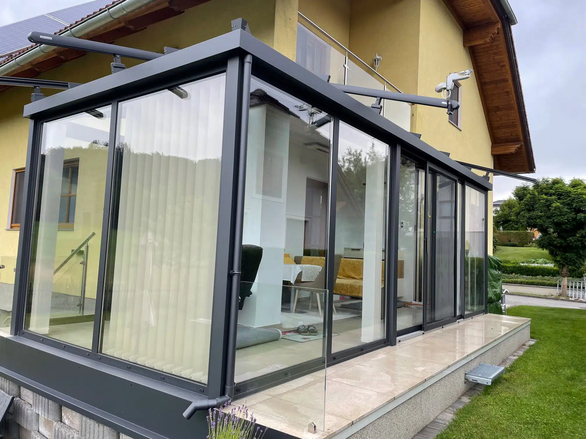 Wohnwintergarten Anbau in modernem Design
